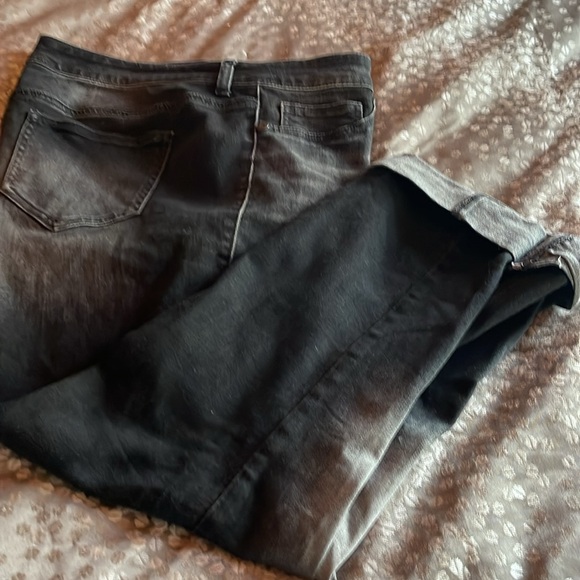 EUC Cropped jeans - Picture 2 of 6